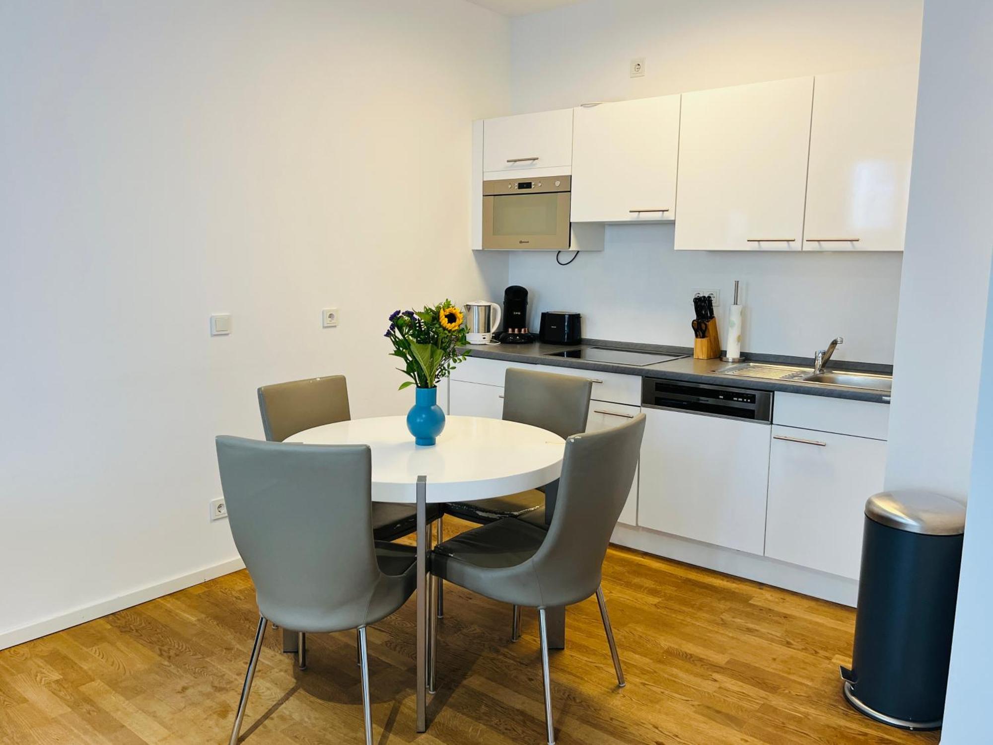 Modern Apartment In Mitte Berlin Bagian luar foto