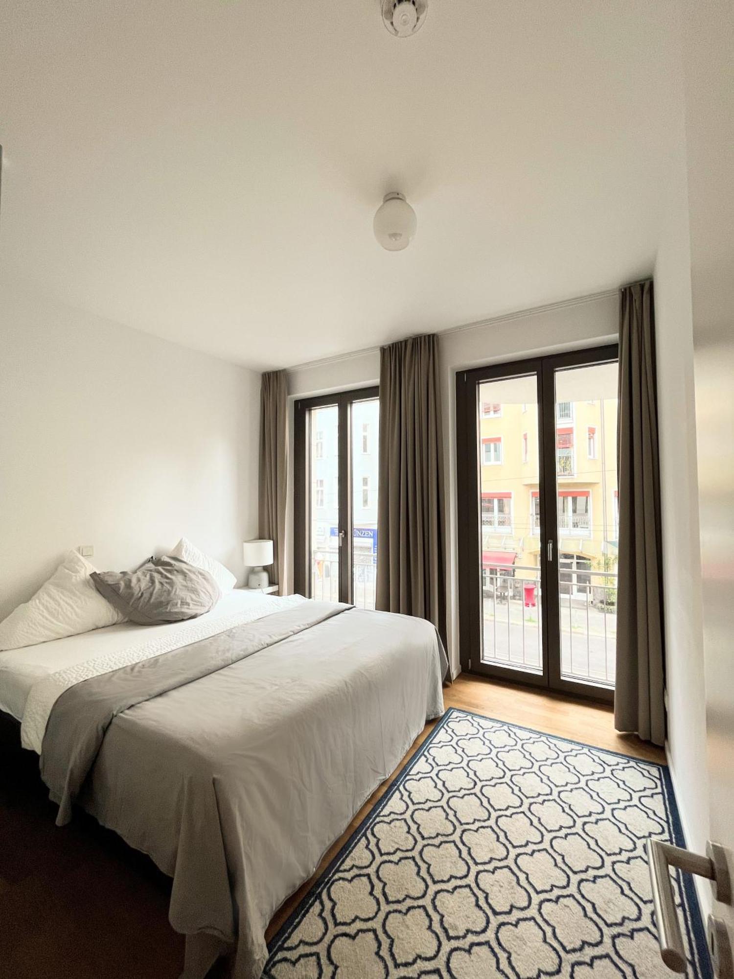 Modern Apartment In Mitte Berlin Bagian luar foto